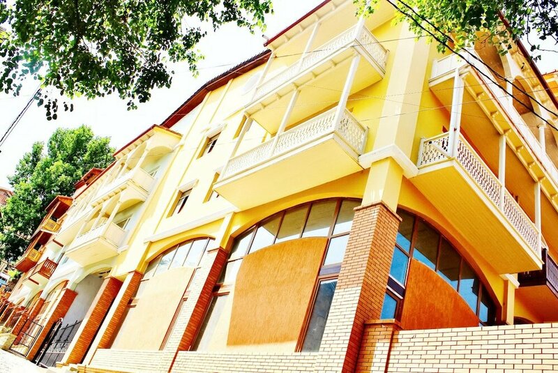 Гостиница Red Fox Guesthouse в Тбилиси