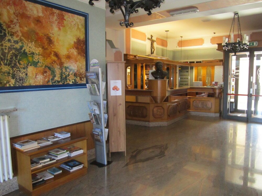 Фото Tourist Hotel