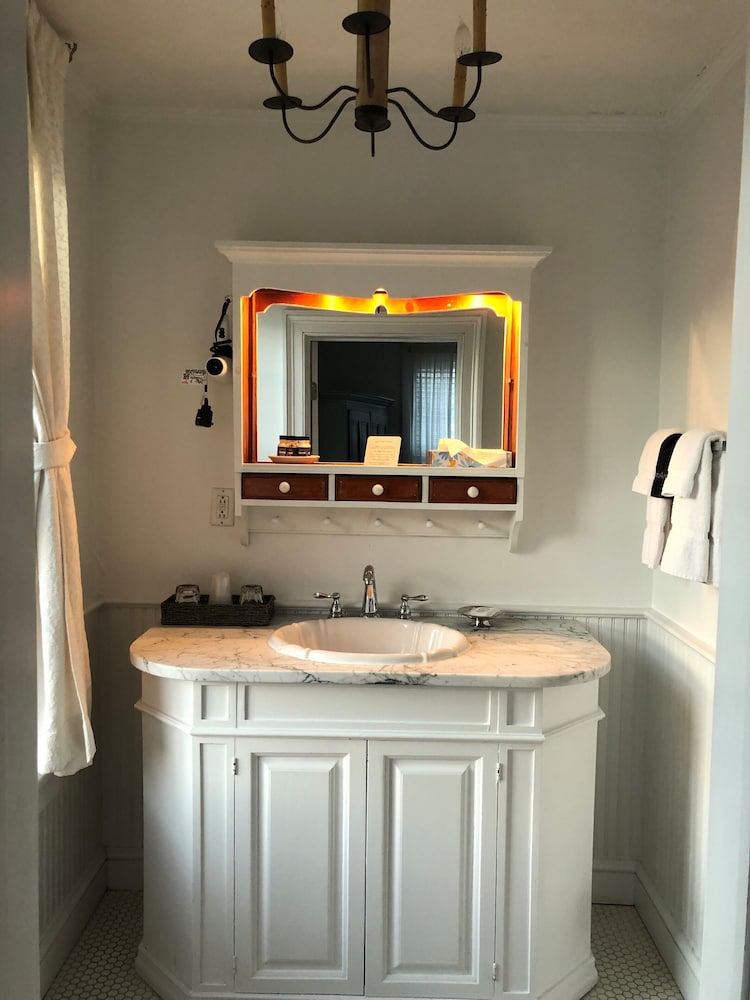 Фото Beekman Arms Hotel