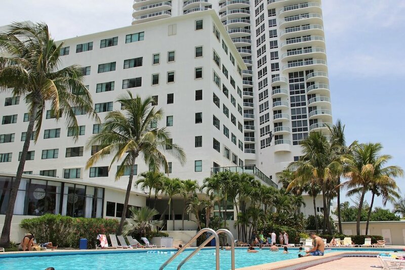 Гостиница Private Apartments at the Casablanca в Майами-Бич