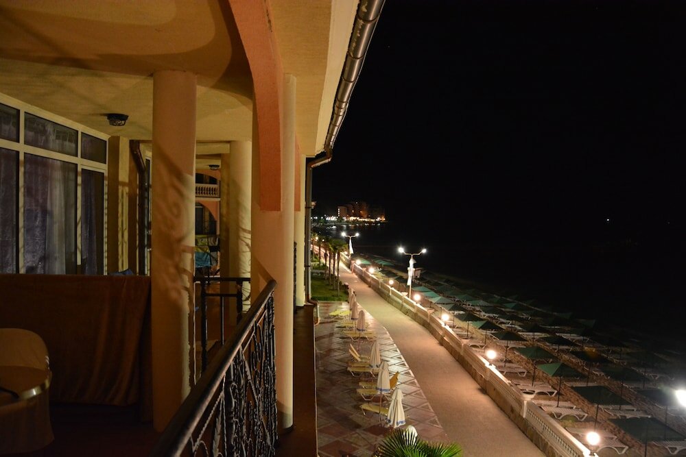 Фото Апартаменты Menada Atrium