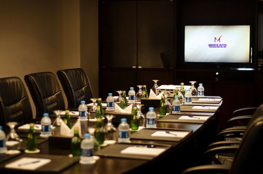 Фото Meneur Hotel