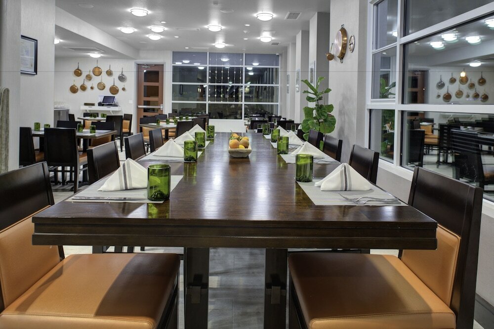 Фото Holiday Inn Windsor Wine Country, an Ihg Hotel