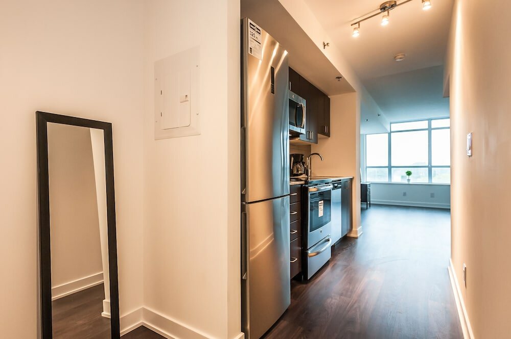 Фото Life Suites - Fort York Central Condo