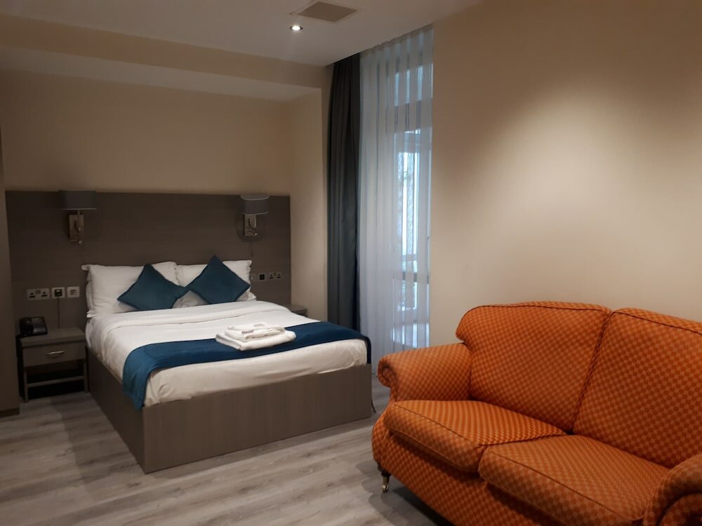 Фото The Lion & Key Hotel