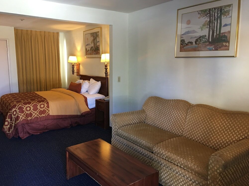 Фото Executive Suites Inn