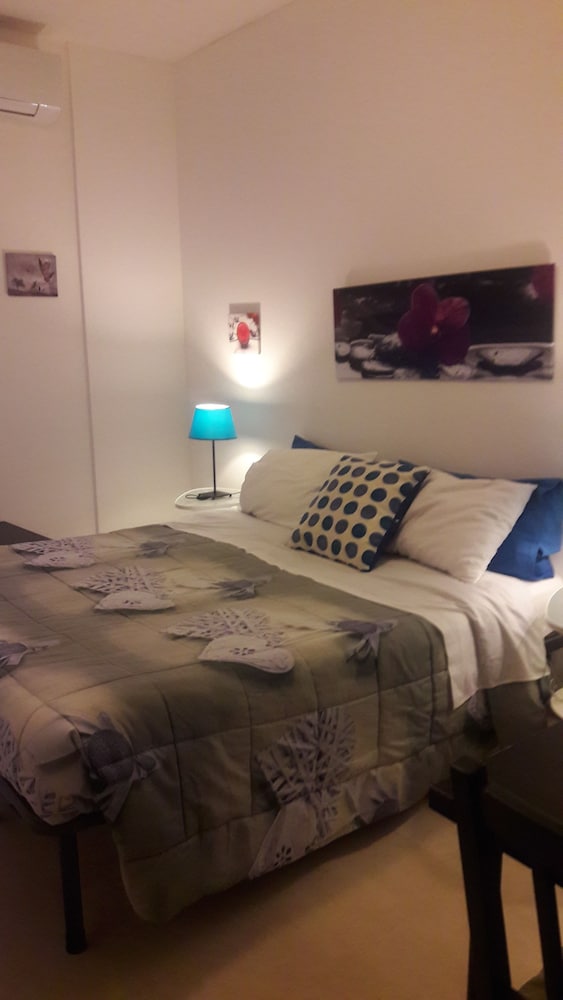 Фото Affittacamere B&b Domus Taranto