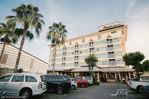 Гостиница Ruean Phae Royal Park Hotel в Пхитсанулоке