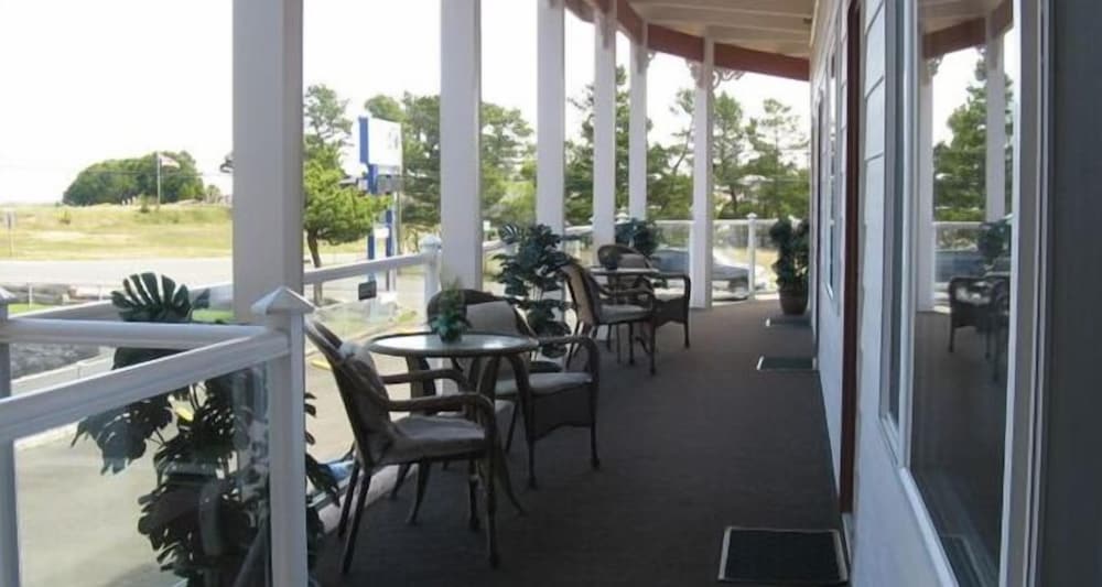 Фото Breakers Boutique Inn