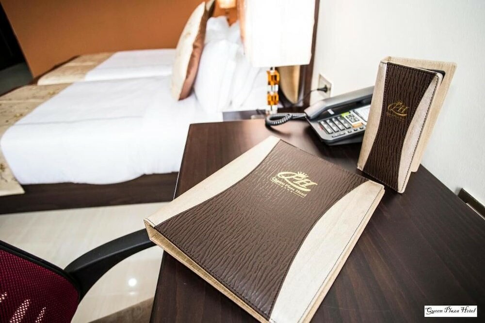 Фото Queen Plaza Hotel