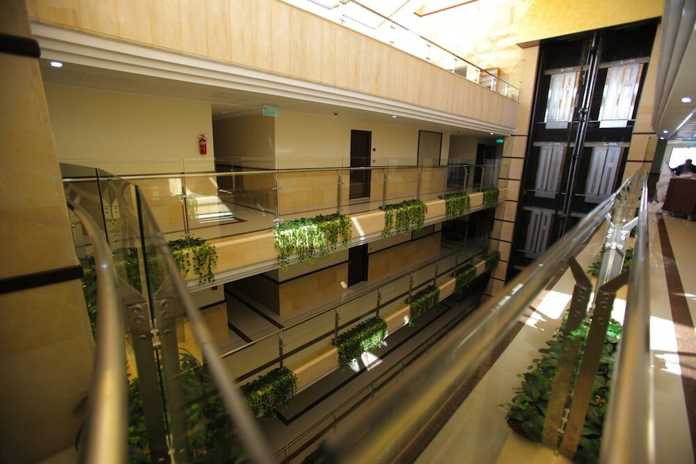 Фото Queen Plaza Hotel