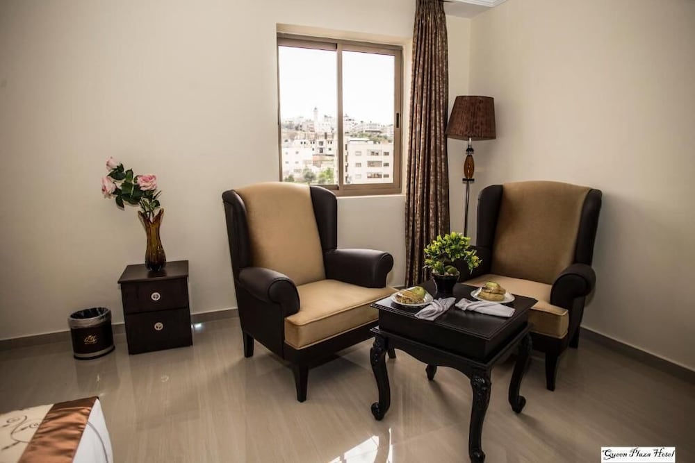 Фото Queen Plaza Hotel