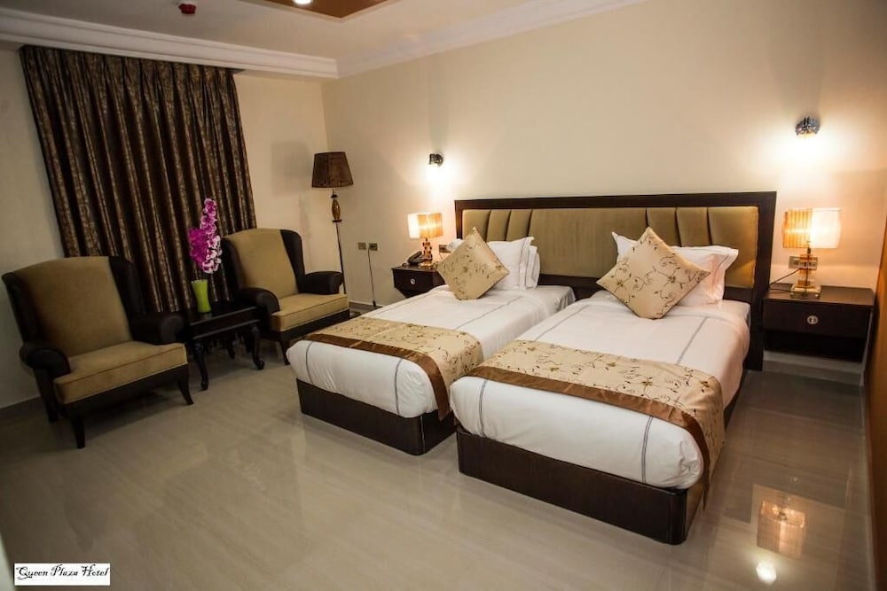 Фото Queen Plaza Hotel