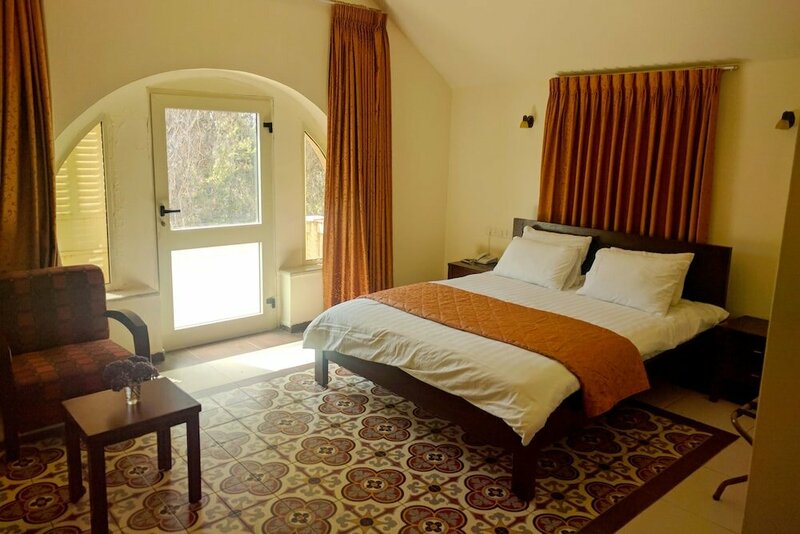 Гостиница Alhambra Palace Hotel Suites & Resort в Рамалле