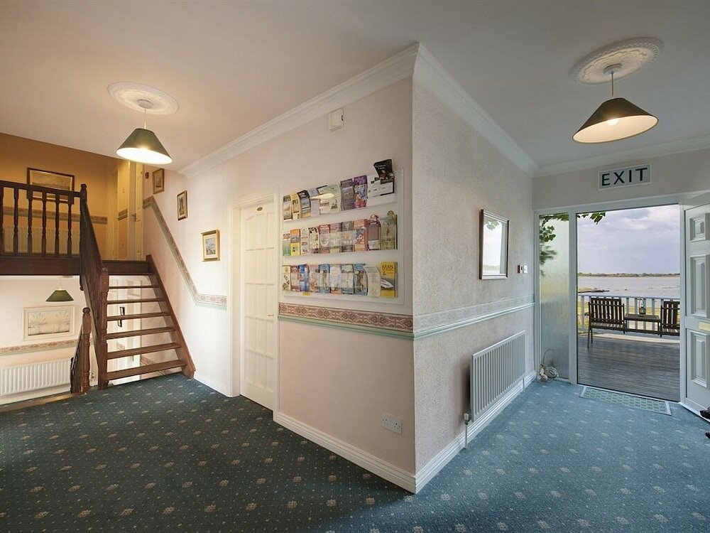 Фото The Waterfront House Country Home