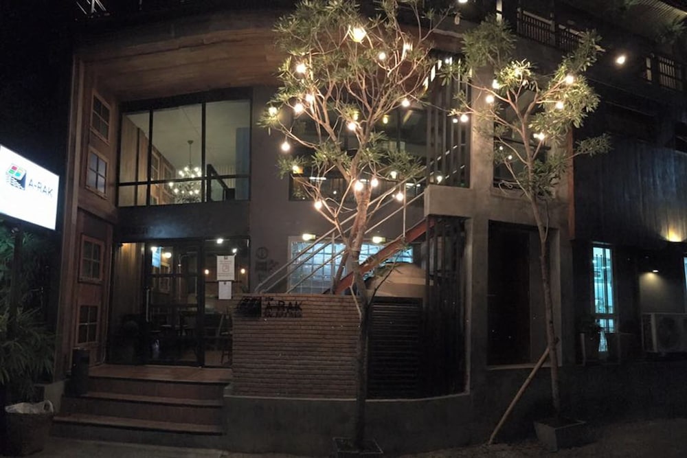 Фото The Arak Bed Bar and Hostel