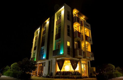 Гостиница Express Inn в Мале