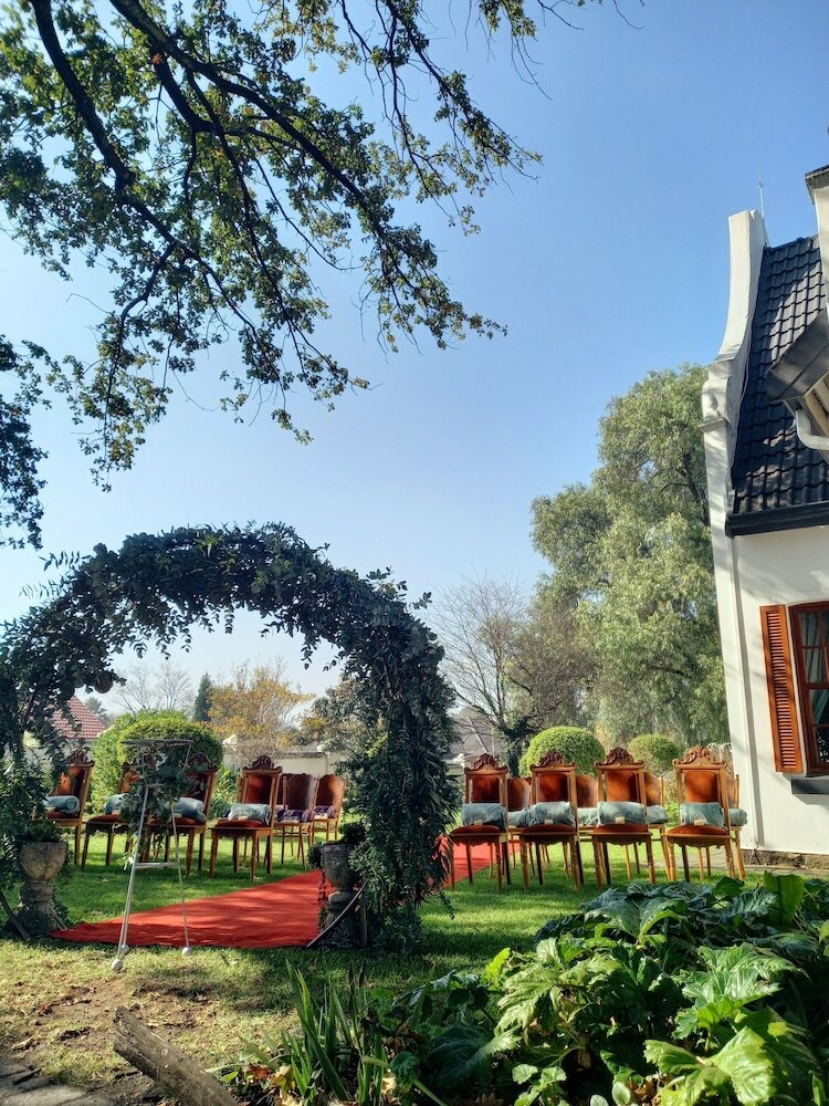 Фото Oak View Manor