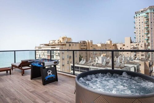 Апартаменты Top Penthouse & Jacuzzi On The Beach в Бат-Яме