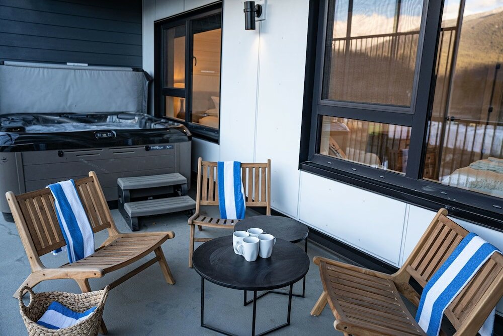 Фото Drop In Condo by Revelstoke Vacations