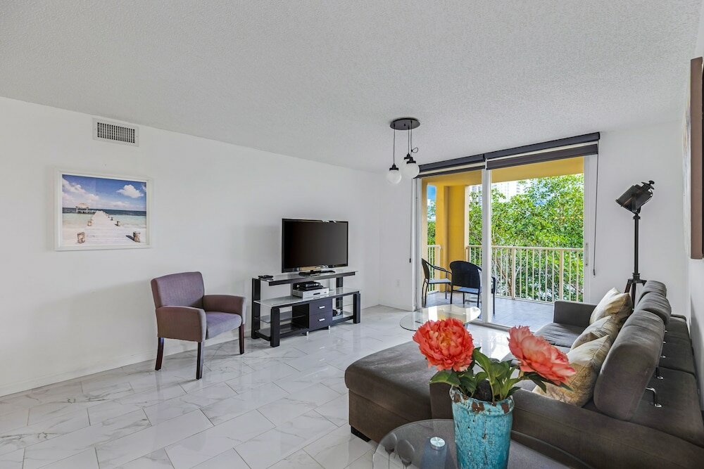 Фото Modern 2 Bedroom Condo in Aventura