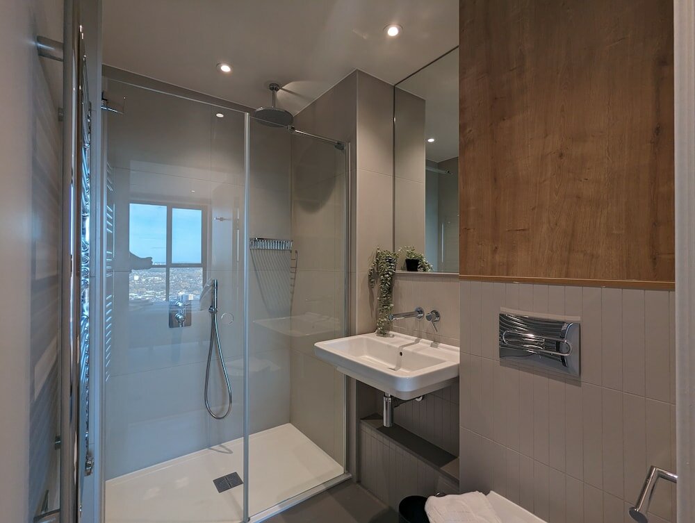 Фото Croydon by Charles Hope