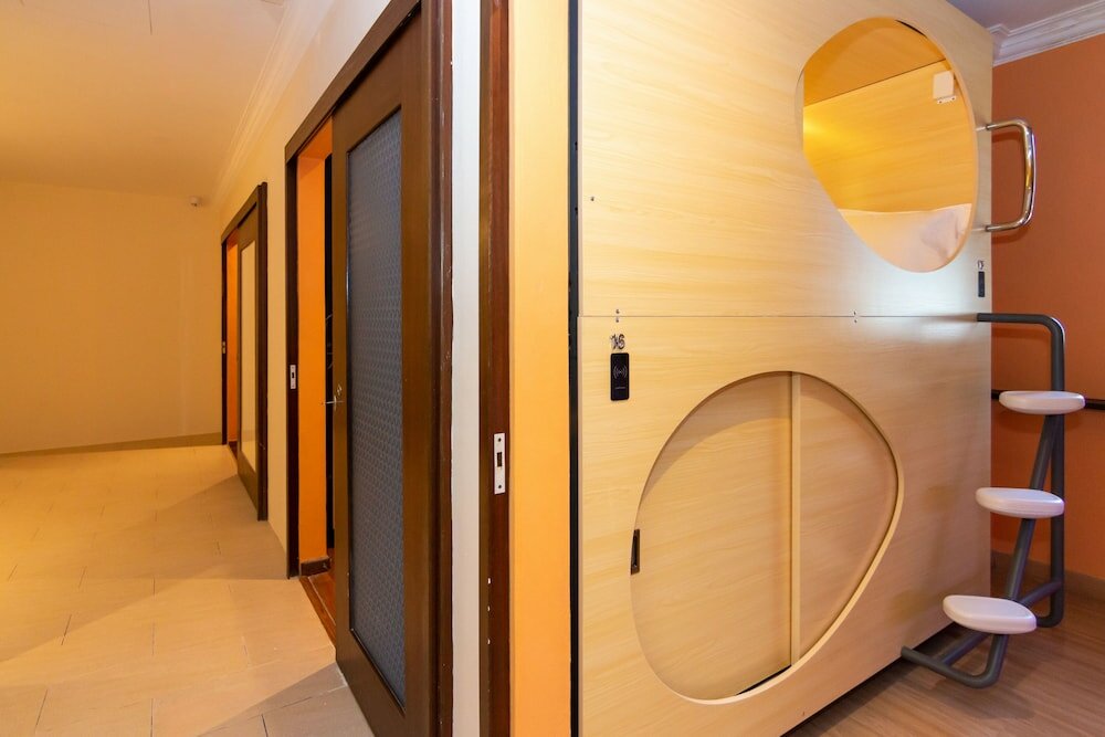 Фото Momostay Capsule Hotel