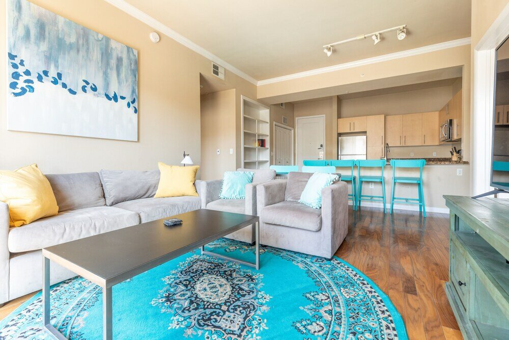 Фото Executive Suite With Pool & Gym