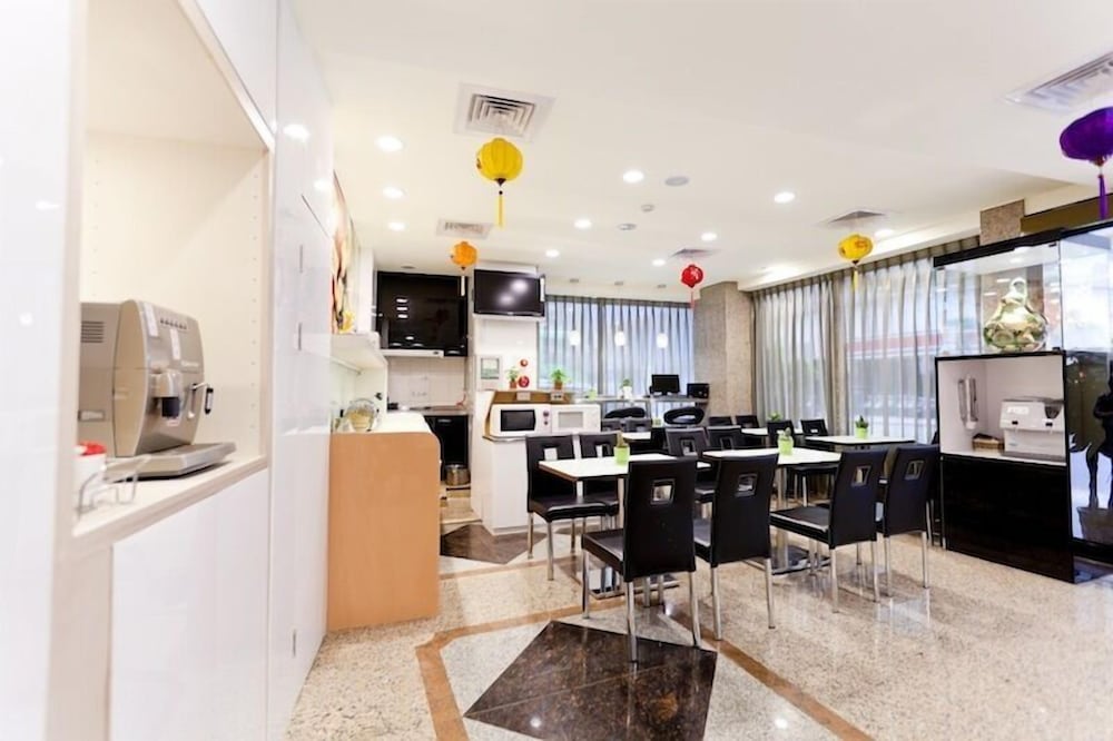 Фото The Dealer Hotel