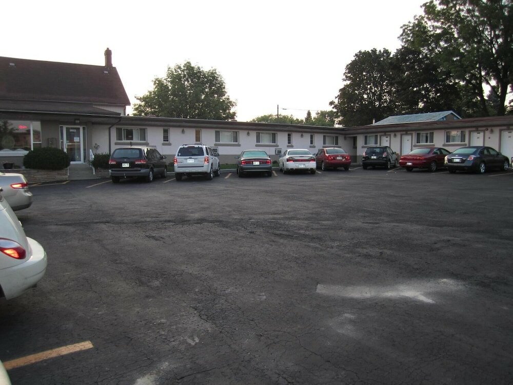 Фото Canadiana Motel