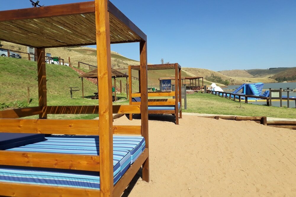 Фото Cayley Mountain Resort