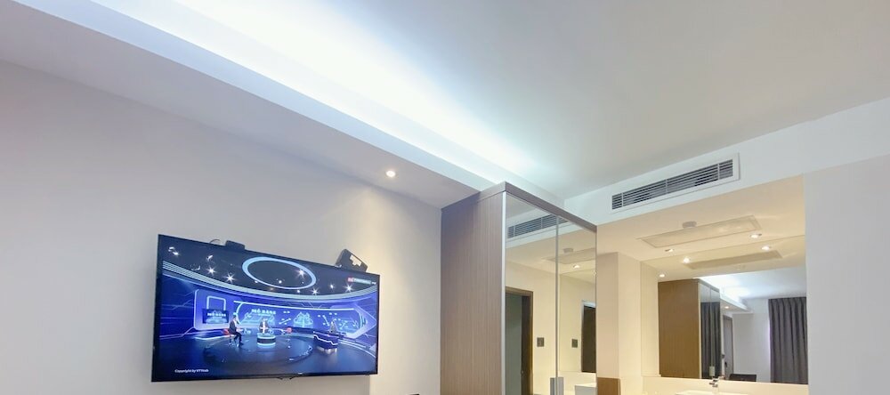 Фото The Luxe Hotel