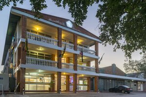 Гостиница The N1 Hotel & Campsite Victoria Falls