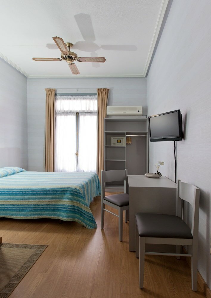 Фото Hostal Andorra