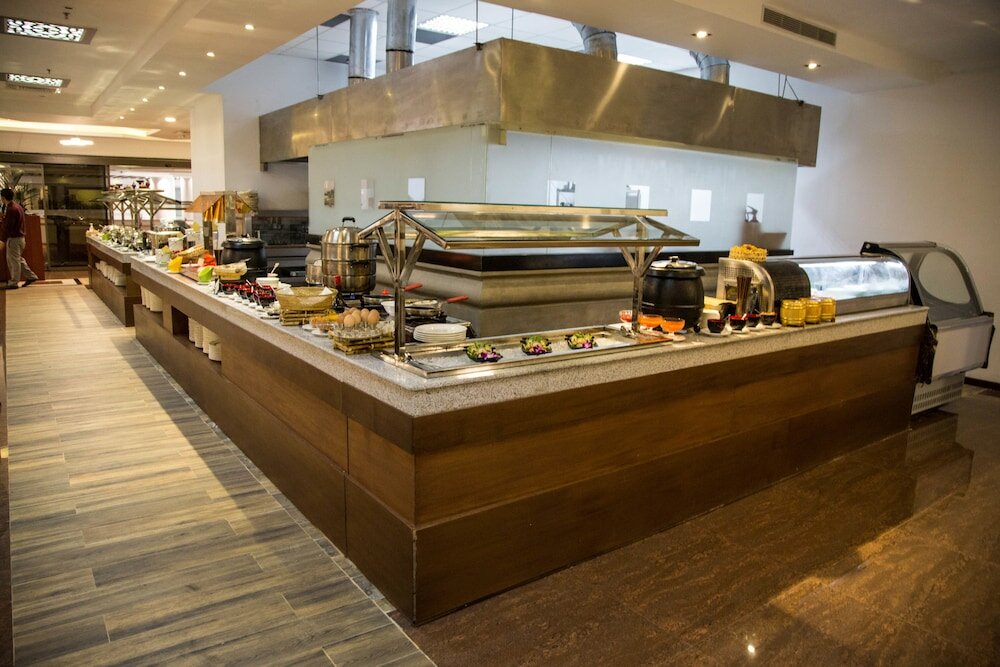 Фото Rose Garden Hotel