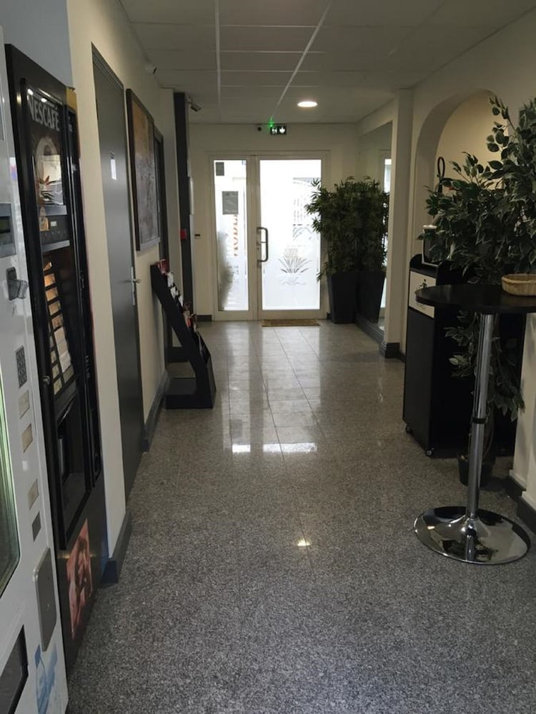 Фото Hôtel Moderne