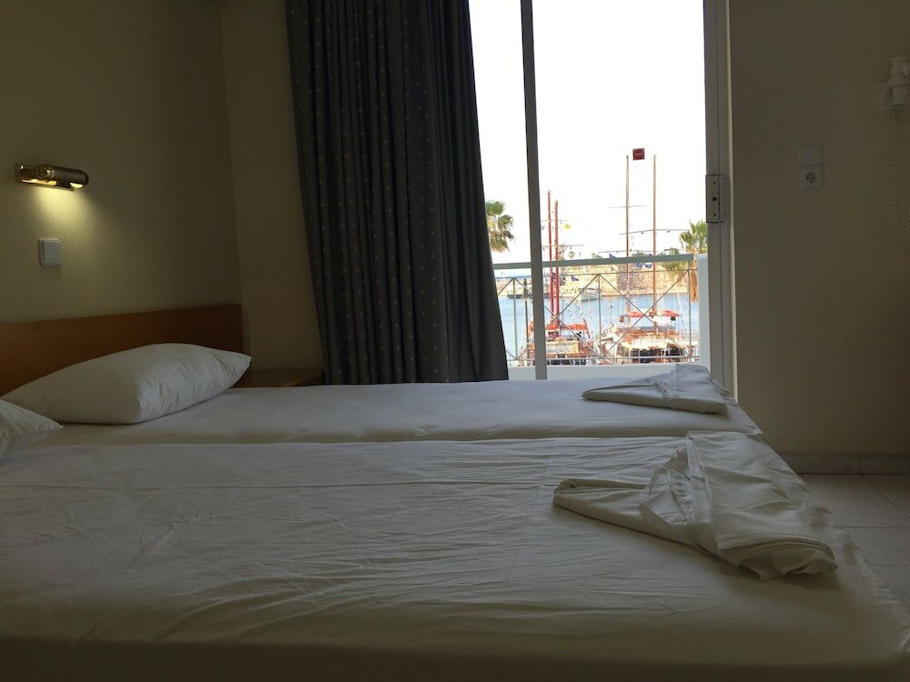 Фото Jasmine Hotel Apartments