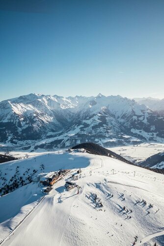 Гостиница AvenidA Mountain Resort by Alpin Rentals в Капруне