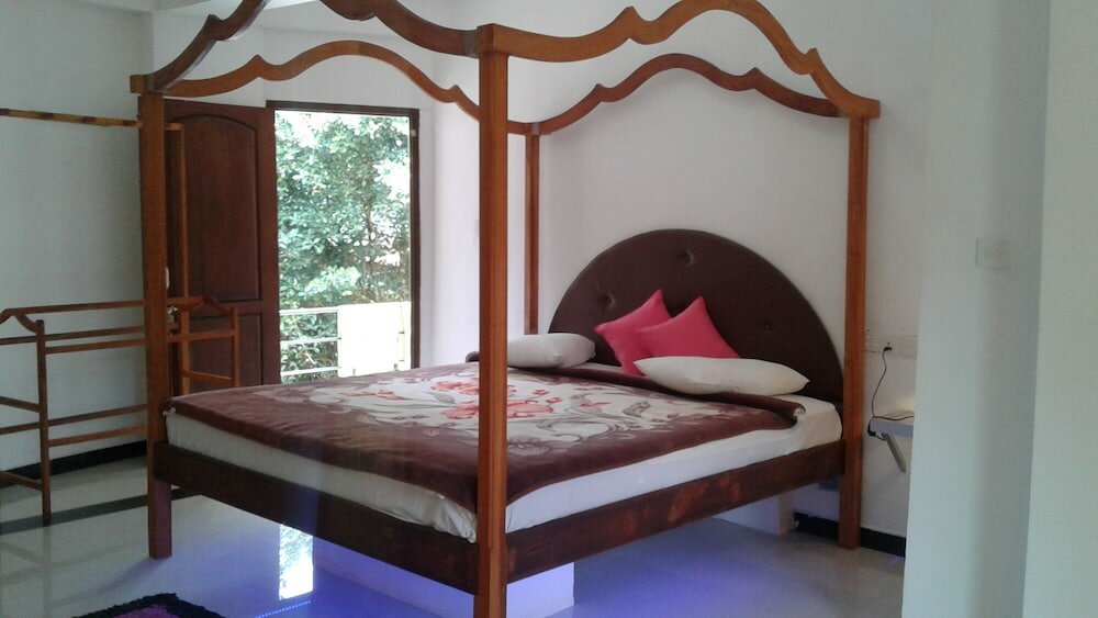 Фото White House Adam's Peak