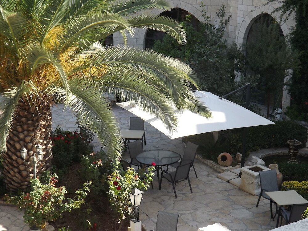 Фото St. Georges Cathedral Pilgrim Guesthouse