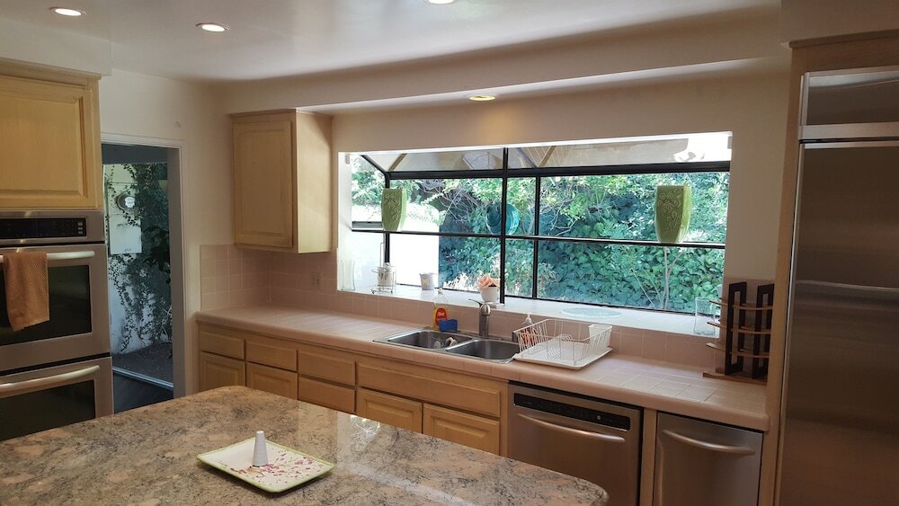 Фото 4 Bedroom Celebrity House with Pool & City View