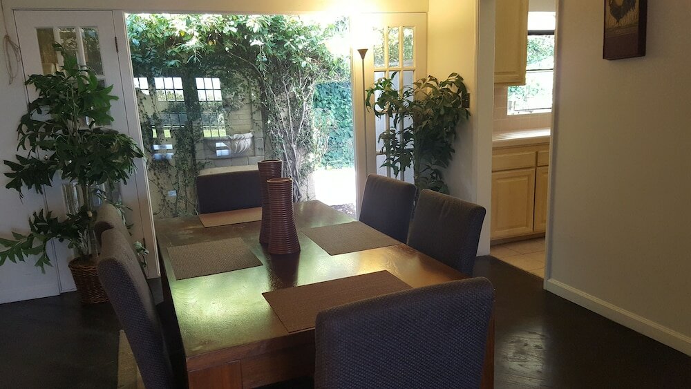 Фото 4 Bedroom Celebrity House with Pool & City View