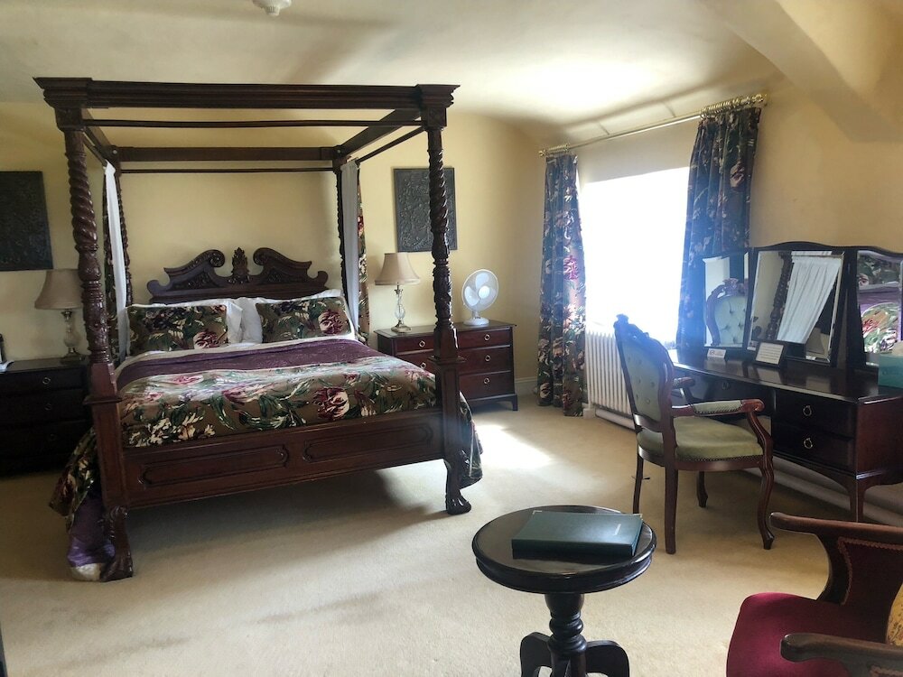 Фото Moresby Hall