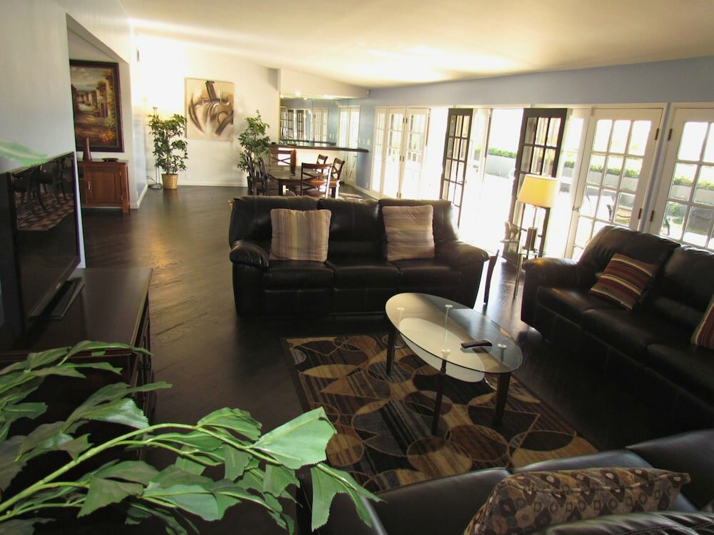 Фото 4 Bedroom Celebrity House with Pool & City View