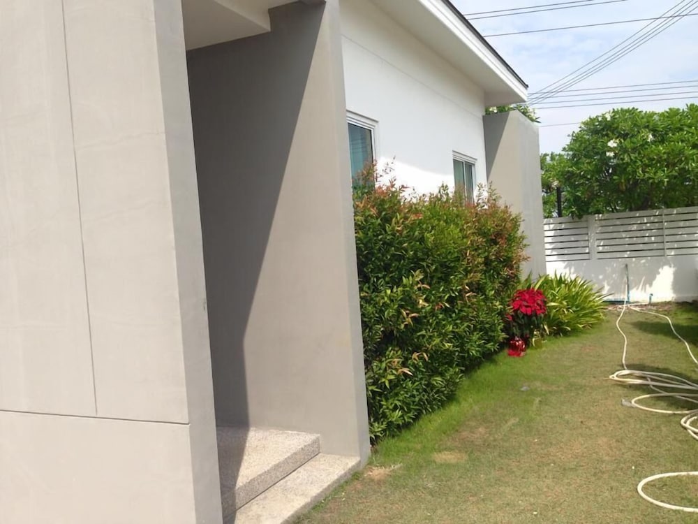 Фото Baan Sarinya Pool Villa