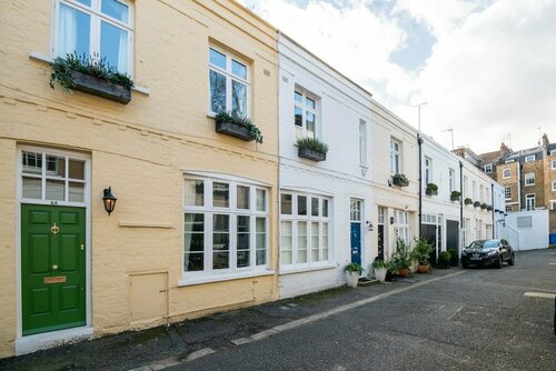 Classic Belgravia Home by Victoria Station by Underthedoormat