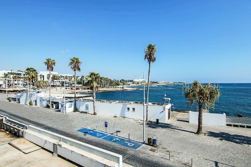 Фото Phaedrus Living Onyx Flat Lighthouse 48