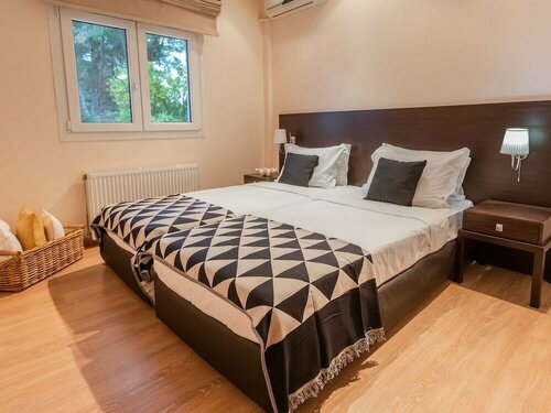 Гостиница A Private Haven: Hera with Secluded Pool and Garden