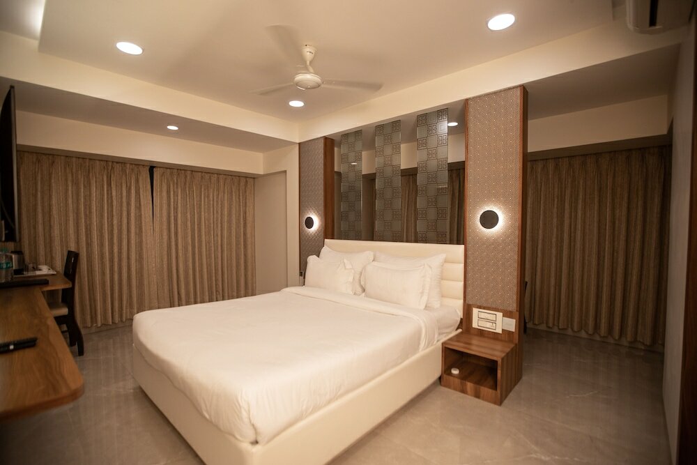 Фото Hotel Naaz Executive Near T2 Airport