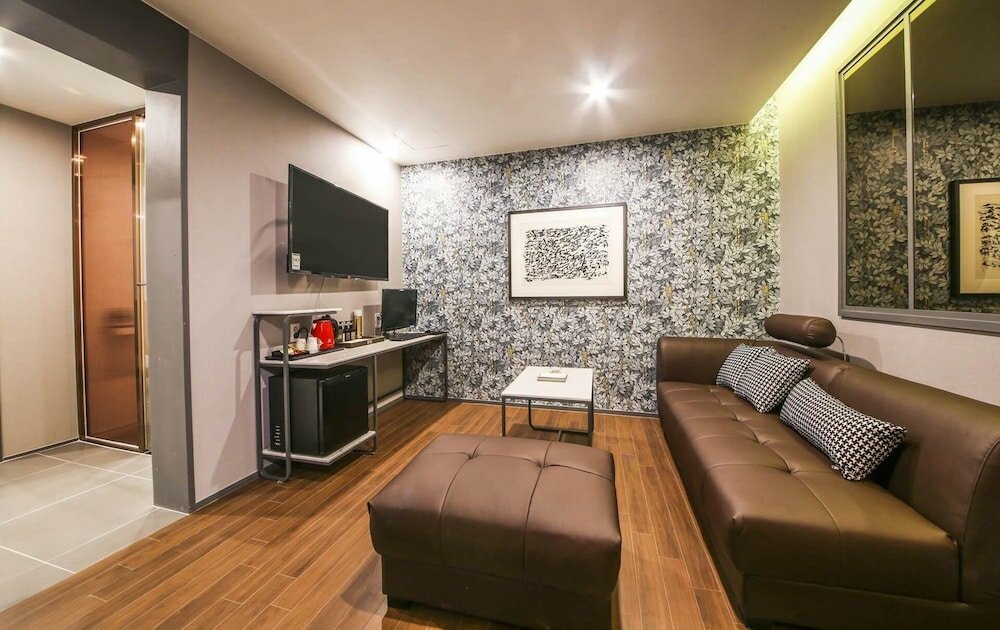 Фото Gupo Brown-Dot Hotel